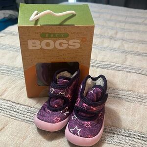Baby Bogs winter snow boots size 4. Brand new never worn.